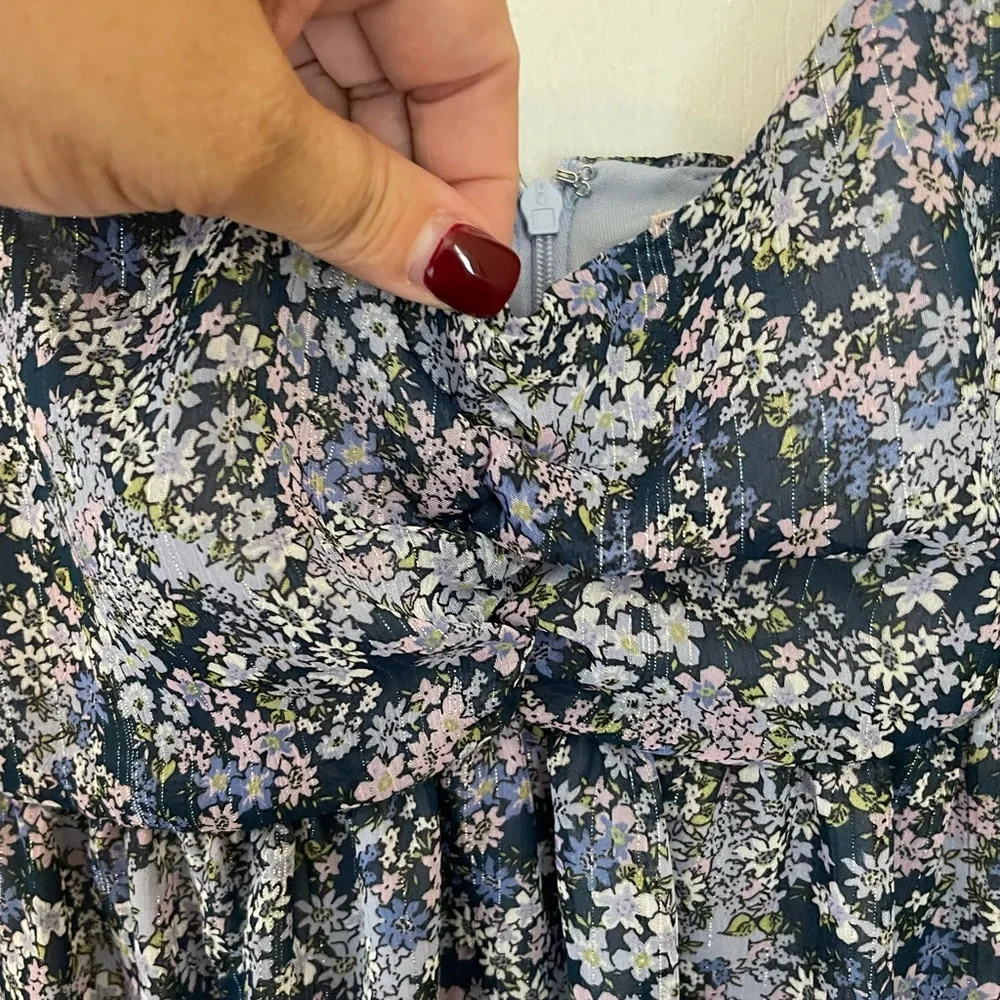 BCBG BABYDOLL FLORAL DRESS,MINI LENGTH, SIZE 6. BALLOON SLEEVES, SQUARE NECKLINE - Picture 5 of 16